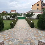 Liora\'S Vila